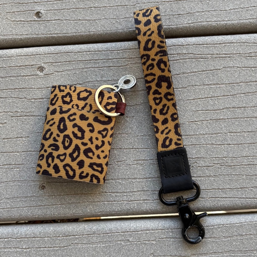 Thread Wallets Leopard Print Wristlet Keychain and Elastic Card Wallet - Picture 2 of 2